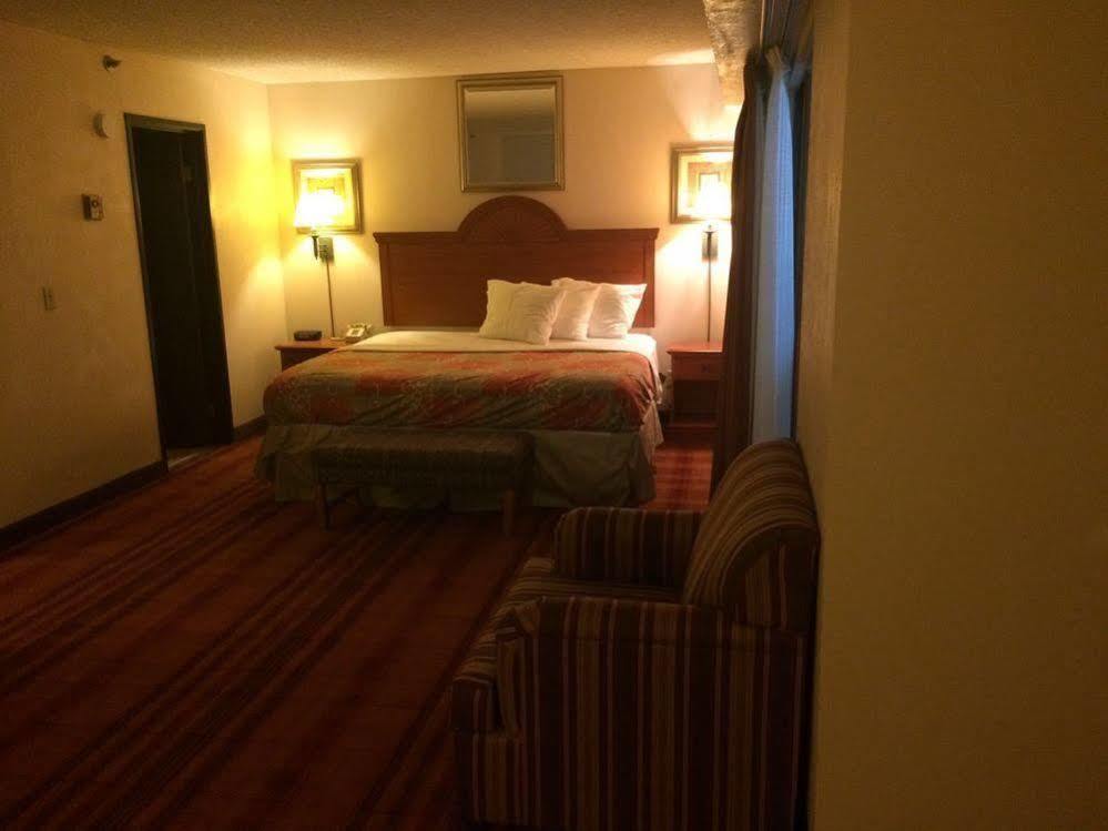 Plaza Hotel And Suites Pine Bluff Luaran gambar